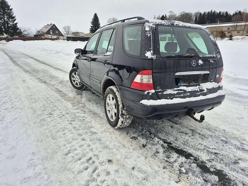 Gebraucht Mercedes ML270 163 PS (119 kW) 2005 Schwarz SUV