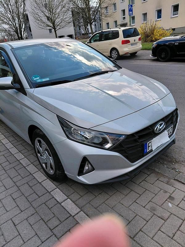 Gebraucht Hyundai i20 Select 84 PS (61 kW) 2022 Silber Kleinwagen