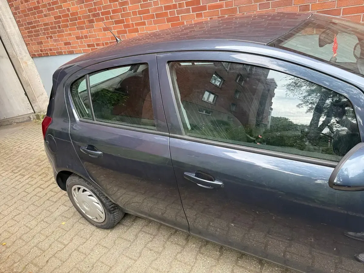 Usado Opel Corsa 80 HP (58 kW) 2009 Azul Citadino