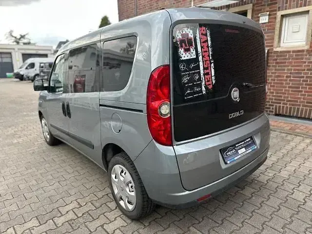 Gebraucht Fiat Doblò Dynamic 95 PS (69 kW) 2011 Grau Van / Kleinbus