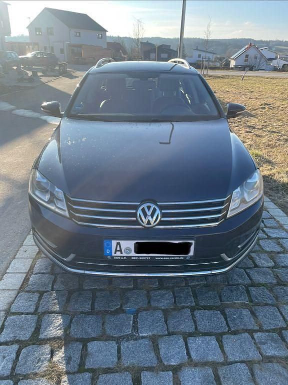 Gebraucht VW Passat Highline 177 PS (130 kW) 2014 Blau Kombi