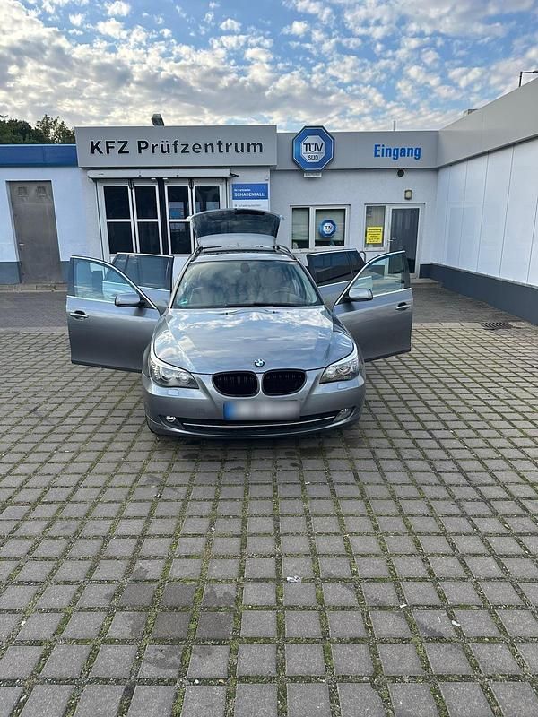 Gebraucht BMW 520 150 PS (110 kW) 2009 Grau Kombi