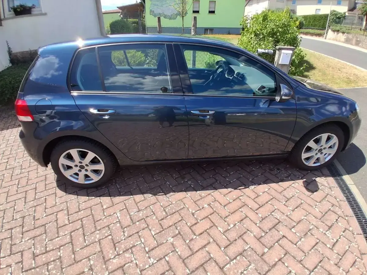 Gebraucht VW Golf VI Comfortline 122 PS (89 kW) 2009 Blau Kleinwagen