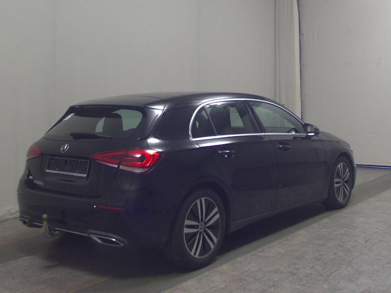 Gebraucht Mercedes A200 Progressive 150 PS (110 kW) 2021 Schwarz Limousine