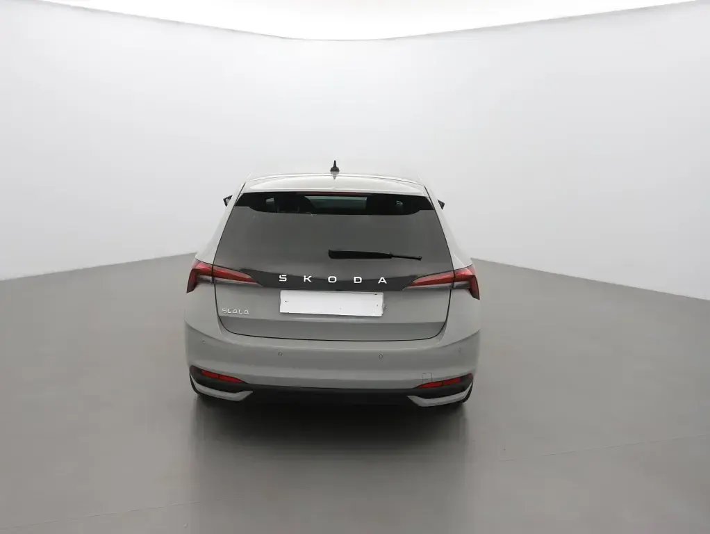 Gebraucht Skoda Scala Selection 118 PS (86 kW) 2025 Grau (gris metal) Kleinwagen
