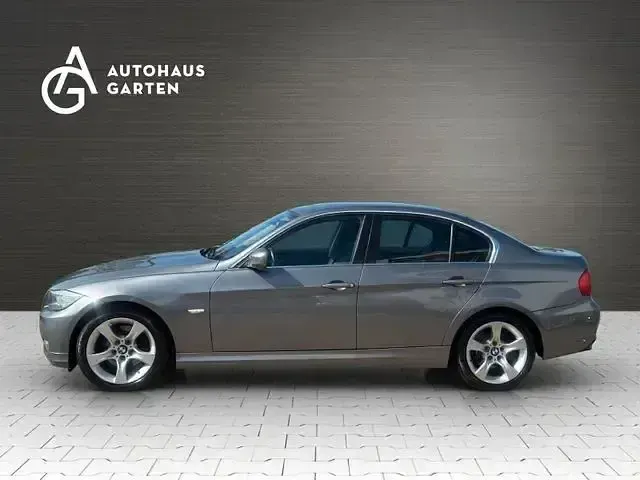 Gebraucht BMW 320 Exclusive 184 PS (135 kW) 2011 Grau Limousine