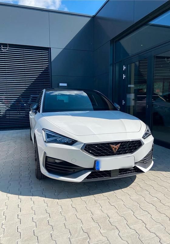 Weiß Gebraucht 2022 Cupra Leon Limousine | 23.500 € (Guter Preis) - Bild 1/4
