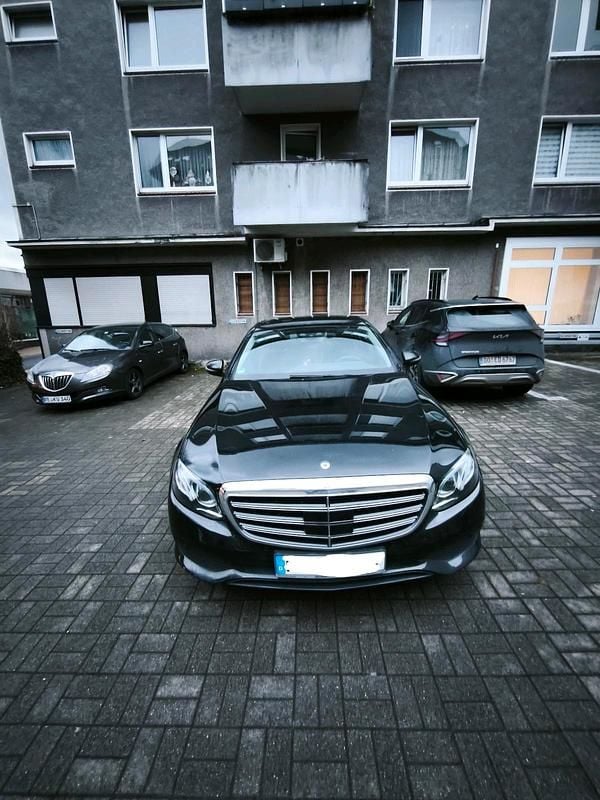 Gebraucht Mercedes E220 194 PS (142 kW) 2016 Schwarz Limousine