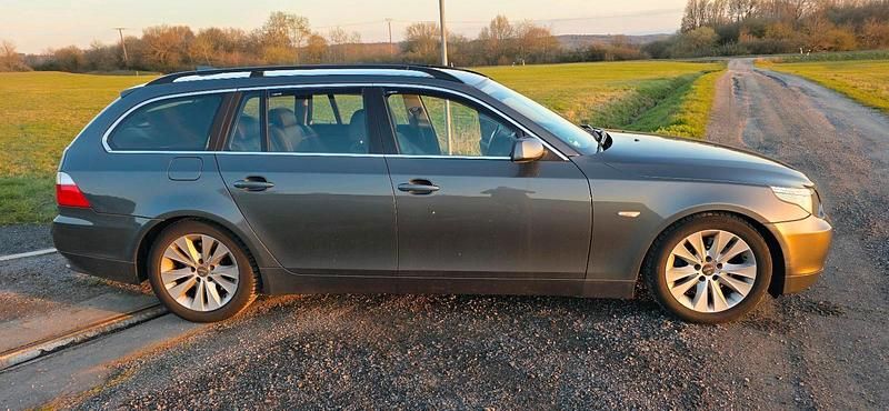 Gebraucht BMW 530 218 PS (160 kW) 2004 Grau Kombi