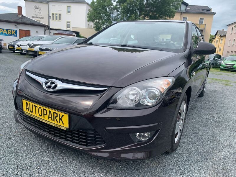 Braun Gebraucht 2010 Hyundai i30 Classic Limousine | 5.790 € (Teuer) - Bild 1/4