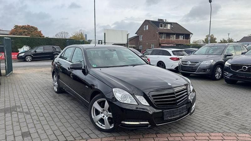 Schwarz Gebraucht 2011 Mercedes E300 Limousine | 9.500 € (Guter Preis) - Bild 1/4