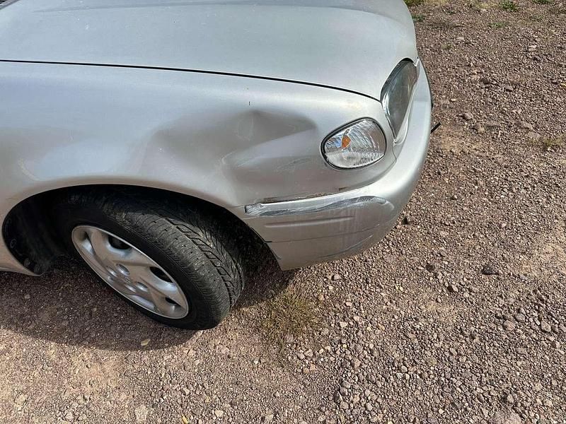 Gebraucht Toyota Corolla 97 PS (71 kW) 2001 Silber Limousine