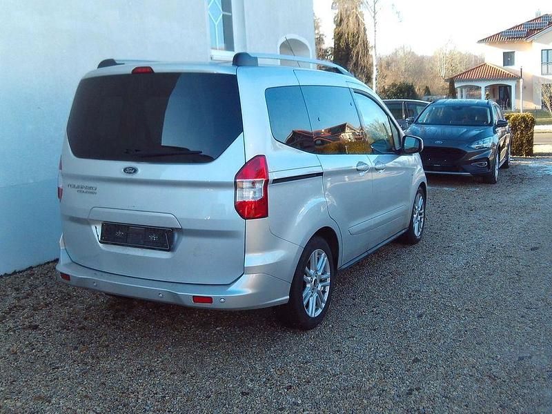 Gebraucht Ford Tourneo Courier Titanium 101 PS (74 kW) 2020 Silber Van / Kleinbus
