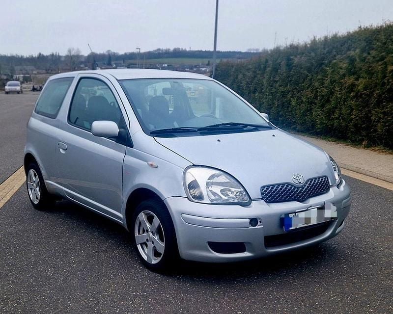 Gebraucht Toyota Yaris 65 PS (47 kW) 2003 Silber Limousine