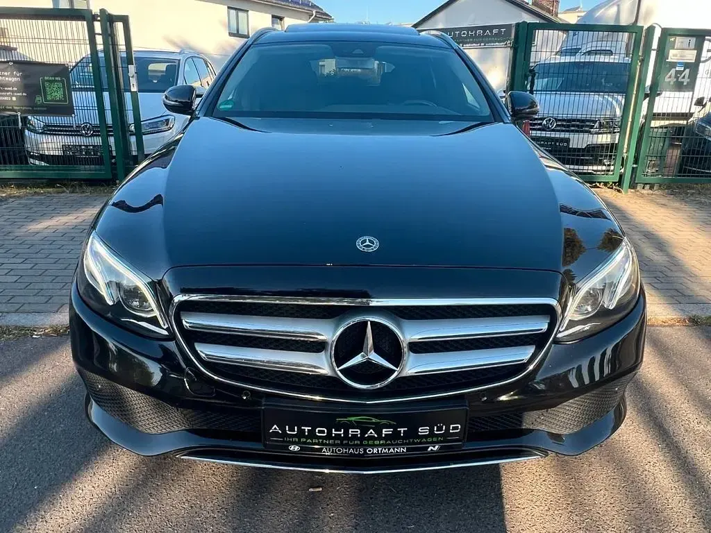 Gebraucht Mercedes E220 194 PS (142 kW) 2017 Schwarz Limousine