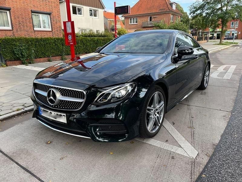 Gebraucht Mercedes E220 AMG 194 PS (142 kW) 2018 Grün Coupé