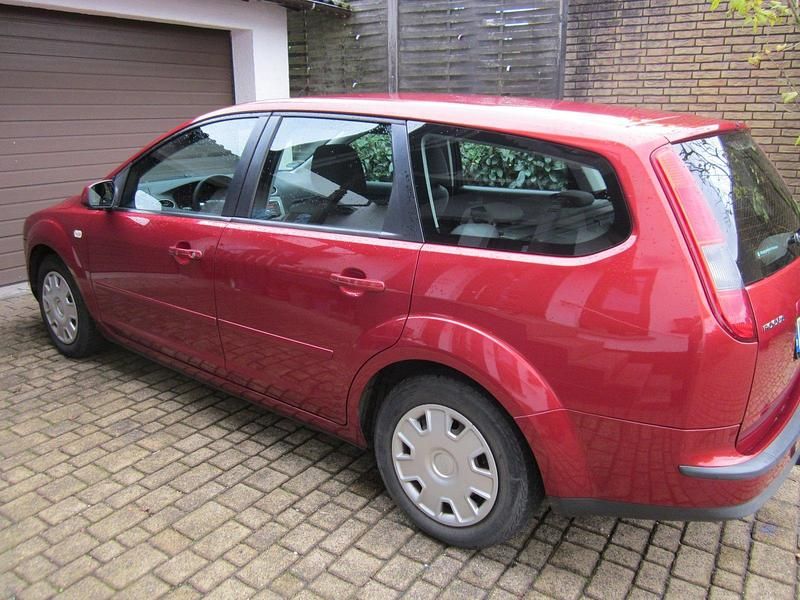 Usata Ford Focus 100 CV (73 kW) 2007 Andere farben Station wagon