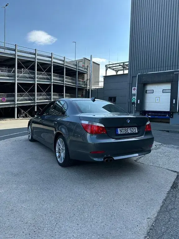 Gebraucht BMW 523 177 PS (130 kW) 2005 Silber Limousine