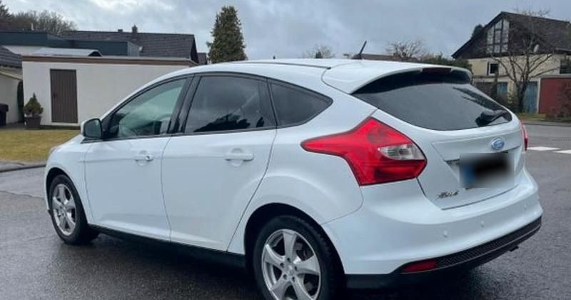 Gebraucht Ford Focus Titanium 125 PS (91 kW) 2011 Weiß Limousine