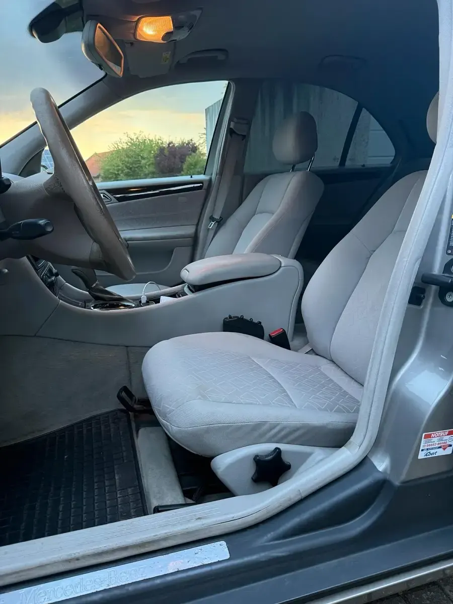 Gebraucht Mercedes C220 143 PS (105 kW) 2003 Gold Limousine