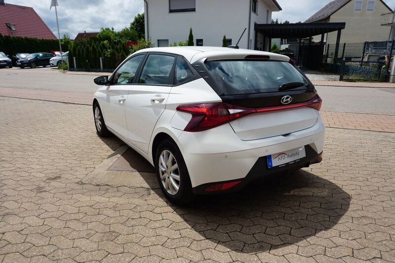 Weiß Gebraucht 2022 Hyundai i20 Select Limousine | 14.200 € (Fairer Preis) - Bild 1/4