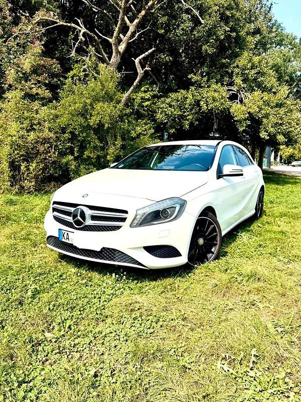 Weiß Gebraucht 2012 Mercedes A180 Kleinwagen | 9.290 € (Teuer) - Bild 1/4