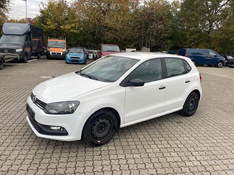 Second-hand VW Polo 75 CP (55 kW) 2015 Alb Berlinǎ