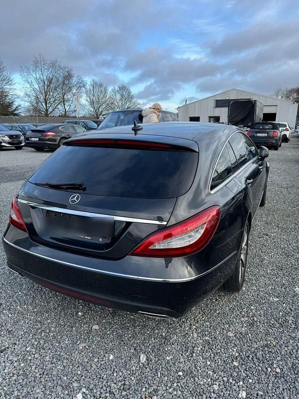 Gebraucht Mercedes CLS250 Shooting Brake 204 PS (150 kW) 2016 Schwarz Kombi