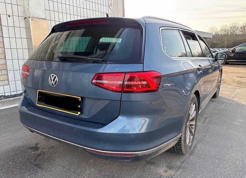 Gebraucht VW Passat Highline 150 PS (110 kW) 2015 Blau Kombi