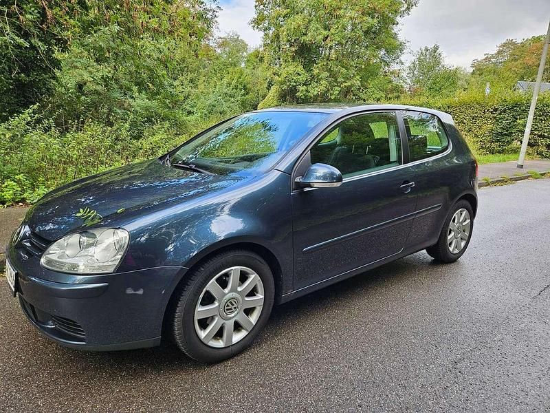 Blau Gebraucht 2006 VW Golf Trendline Limousine | 999 € (Superpreis) - Bild 1/4