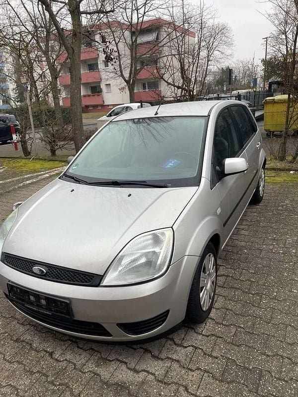 Gebraucht Ford Fiesta Trend 69 PS (50 kW) 2005 Silber Kleinwagen