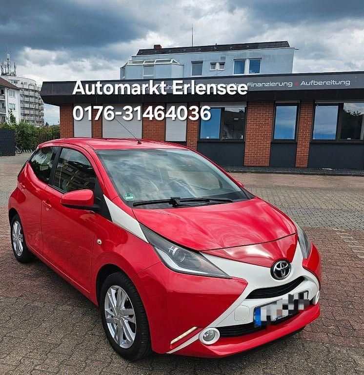 Rot Gebraucht 2014 Toyota Aygo X-play Kleinwagen | 5.790 € (Fairer Preis) - Bild 1/4