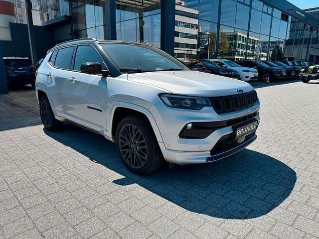 Gebraucht Jeep Compass 179 PS (131 kW) 2022 Silber SUV