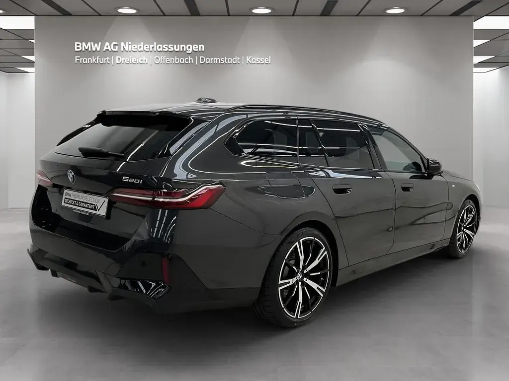 Gebraucht BMW 520 M Sport 190 PS (139 kW) 2025 Grau Limousine