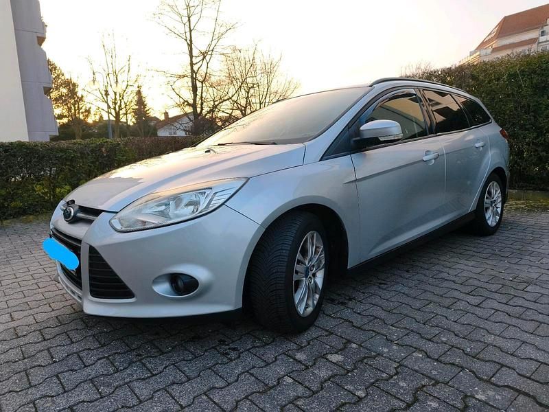 Gebraucht Ford Focus 105 PS (77 kW) 2011 Silber Kombi