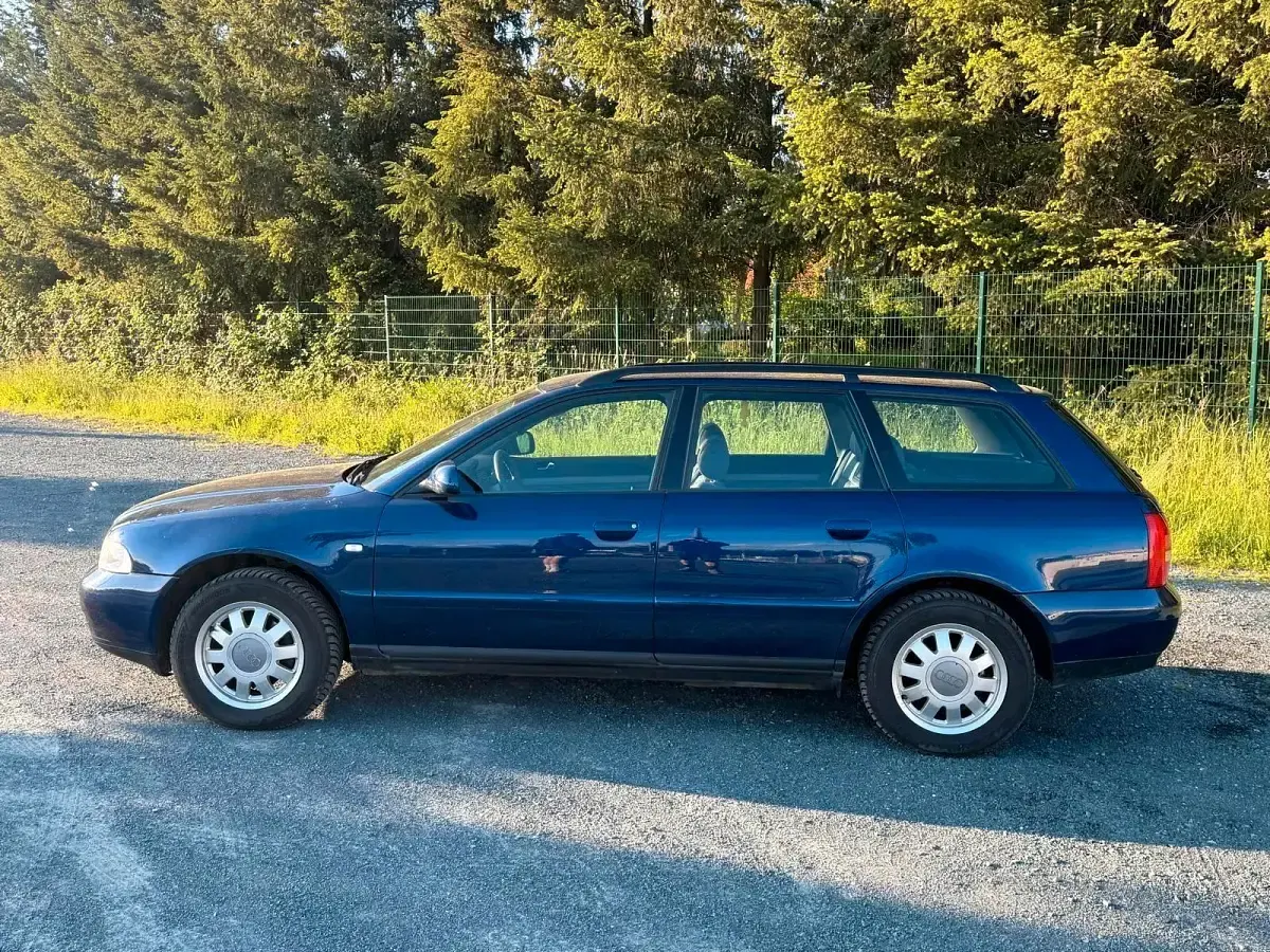 Gebraucht Audi A4 125 PS (91 kW) 1999 Blau Kombi