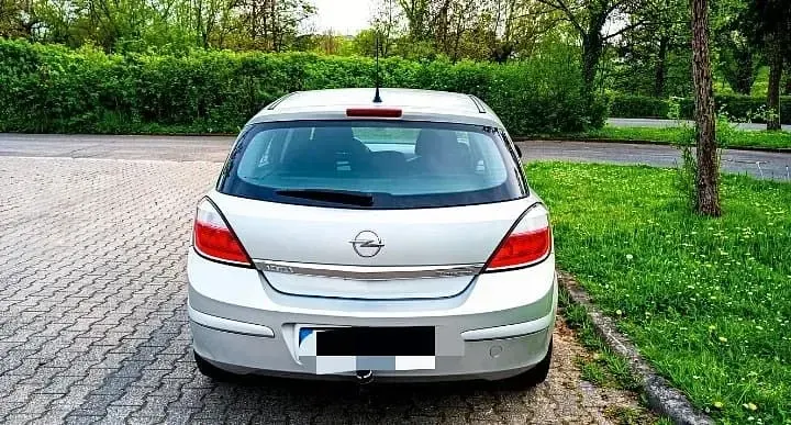Gebraucht Opel Astra 105 PS (77 kW) 2005 Andere farben Limousine