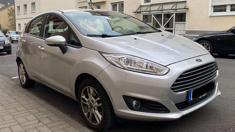 Gebraucht Ford Fiesta SYNC Edition 80 PS (58 kW) 2015 Silber Limousine