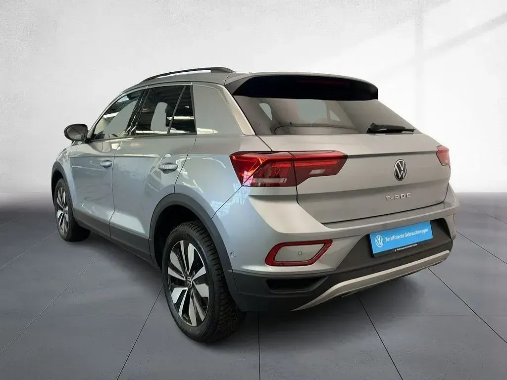 Używany VW T-Roc Move 110 KM (80 kW) 2024 Srebrny SUV