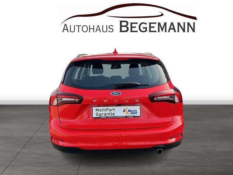 Gebraucht Ford Focus 120 PS (88 kW) 2022 Rot Limousine