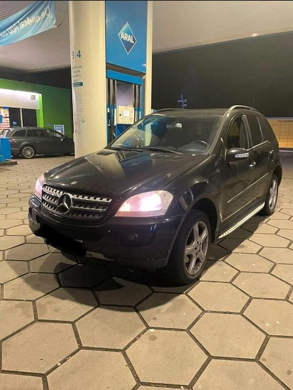 Schwarz Gebraucht 2007 Mercedes 320 SUV | 2.700 € (Superpreis) - Bild 1/4