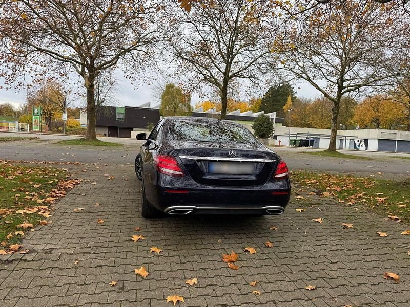 Gebraucht Mercedes E200 Avantgarde 197 PS (144 kW) 2020 Blau Limousine