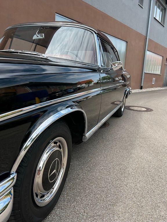Gebraucht Mercedes 300 160 PS (117 kW) 1965 Schwarz Cabrio