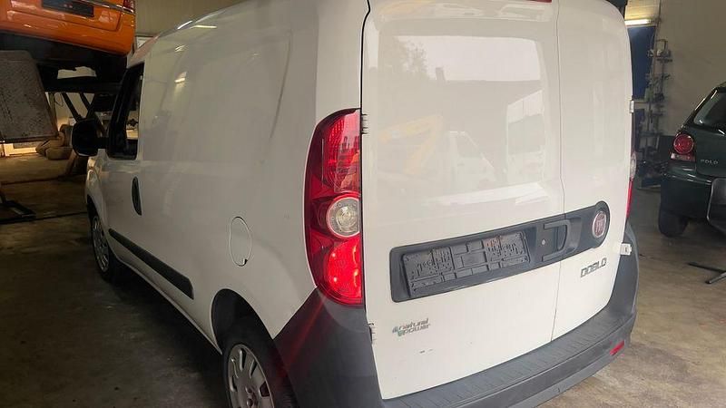 Gebraucht Fiat Doblò 120 PS (88 kW) 2011 Weiß Van / Kleinbus
