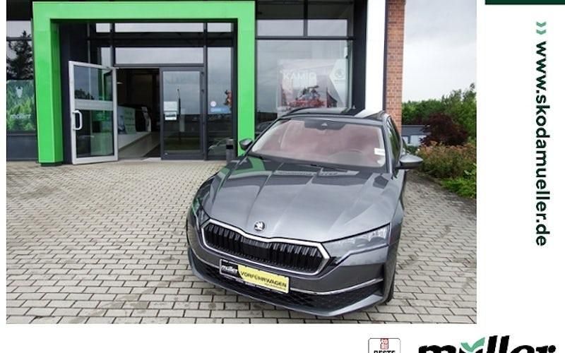 Grau (graphite grau ) Gebraucht 2024 Skoda Octavia Selection Kombi | 25.890 € (Fairer Preis) - Bild 1/4
