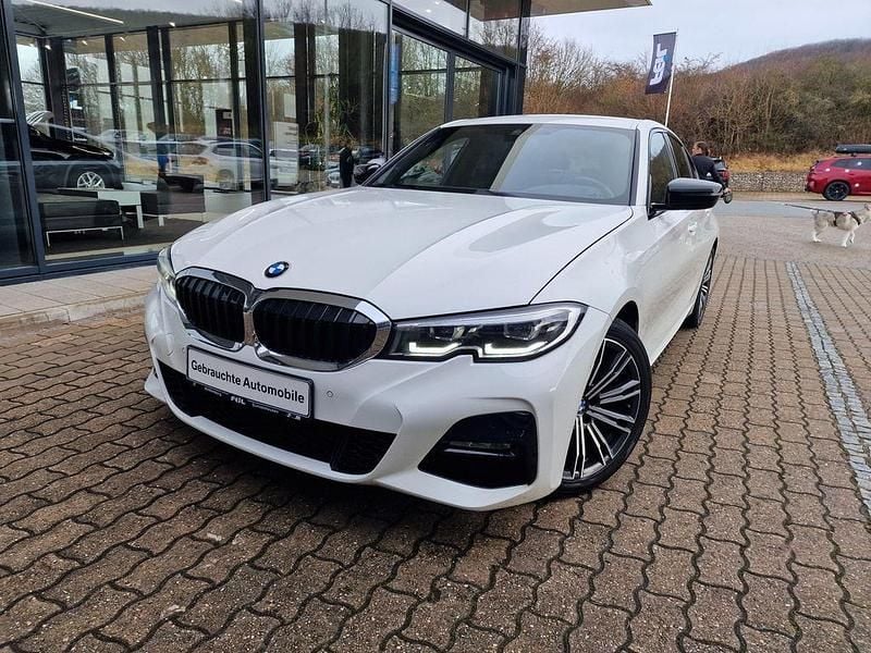 Weiß Gebraucht 2019 BMW 320 M Sport Limousine | 23.930 € (Guter Preis) - Bild 1/4