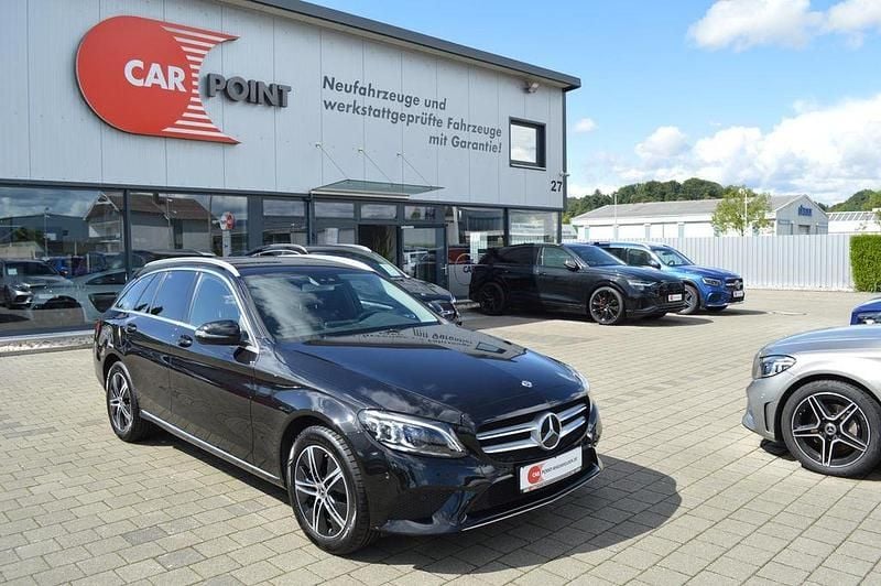Obsidianschwarz metalliclack Gebraucht 2019 Mercedes C220 Kombi | 22.990 € (Guter Preis) - Bild 1/4