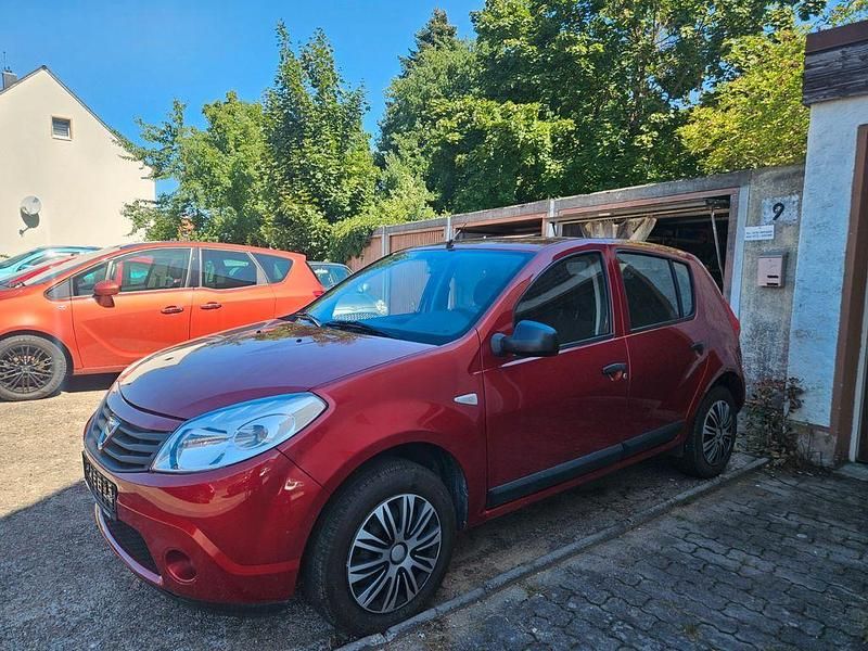 Gebraucht Dacia Sandero Ambiance 75 PS (55 kW) 2012 Rot Limousine