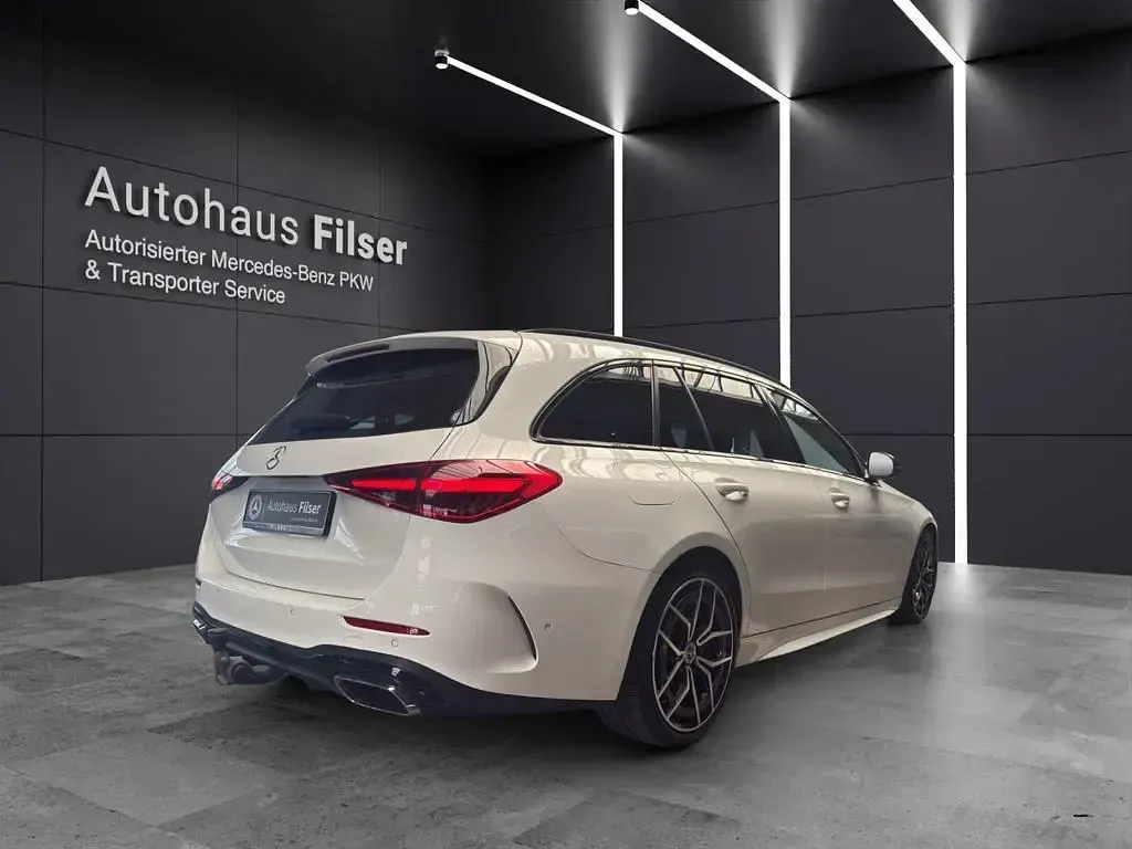 Gebraucht Mercedes 300 AMG 258 PS (189 kW) 2023 Weiß Limousine
