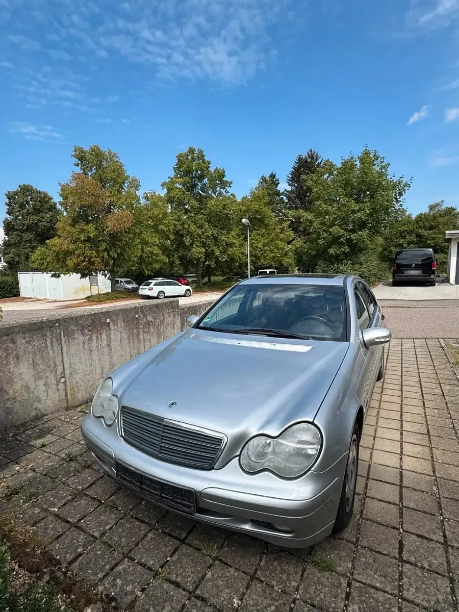 Gebraucht Mercedes C180 129 PS (94 kW) 2001 Silber Limousine